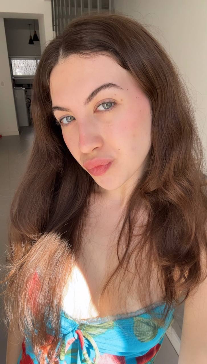 Nude girl Amber in Funafuchi