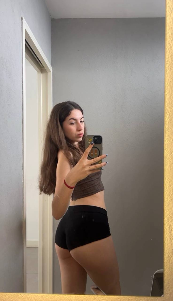 Amber in her underwear in Funafuchi