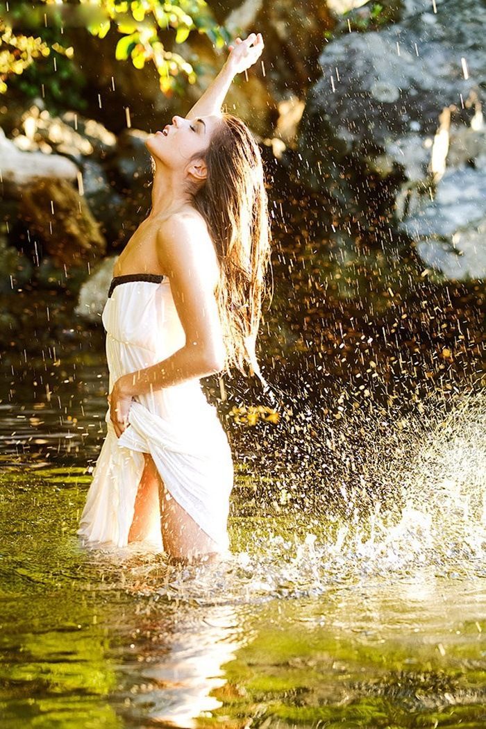 Marie Avgeropoulos in Funafuchi