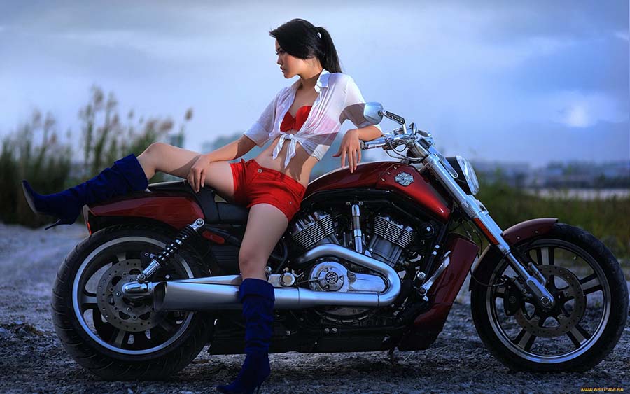 Beautiful girls and motorcycles in Funafuchi