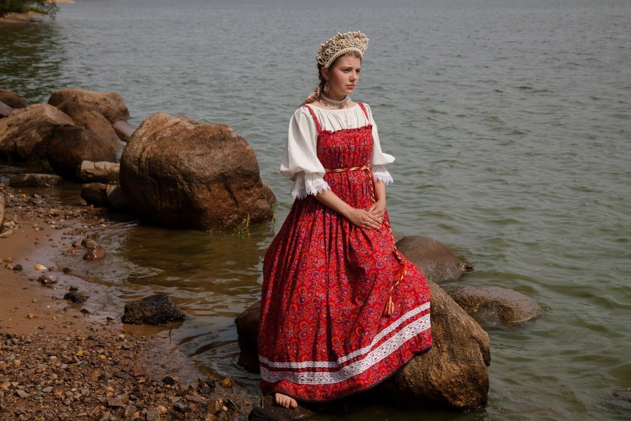 Women in Slavic costumes in Funafuchi