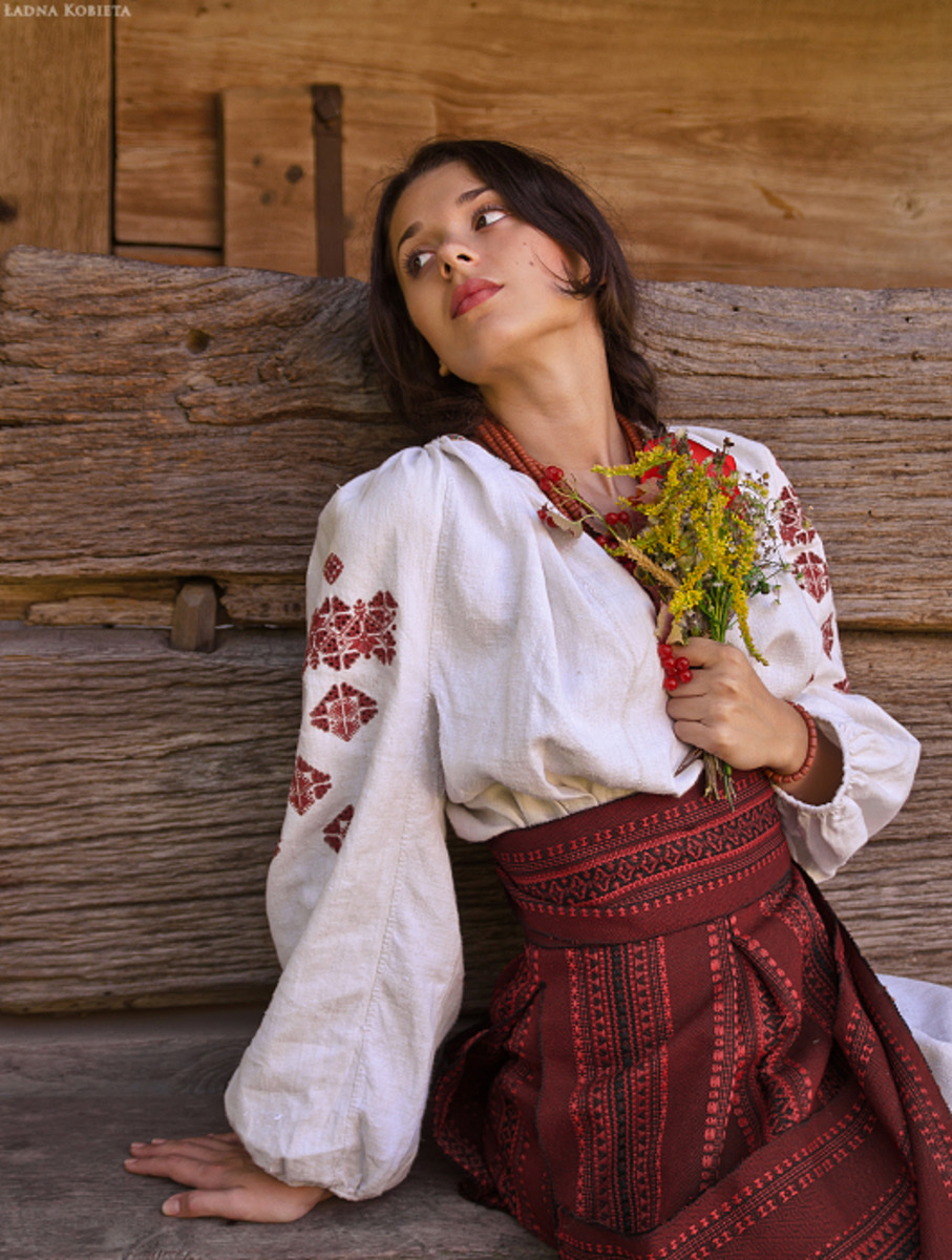 Girls in Slavic costumes in Funafuchi