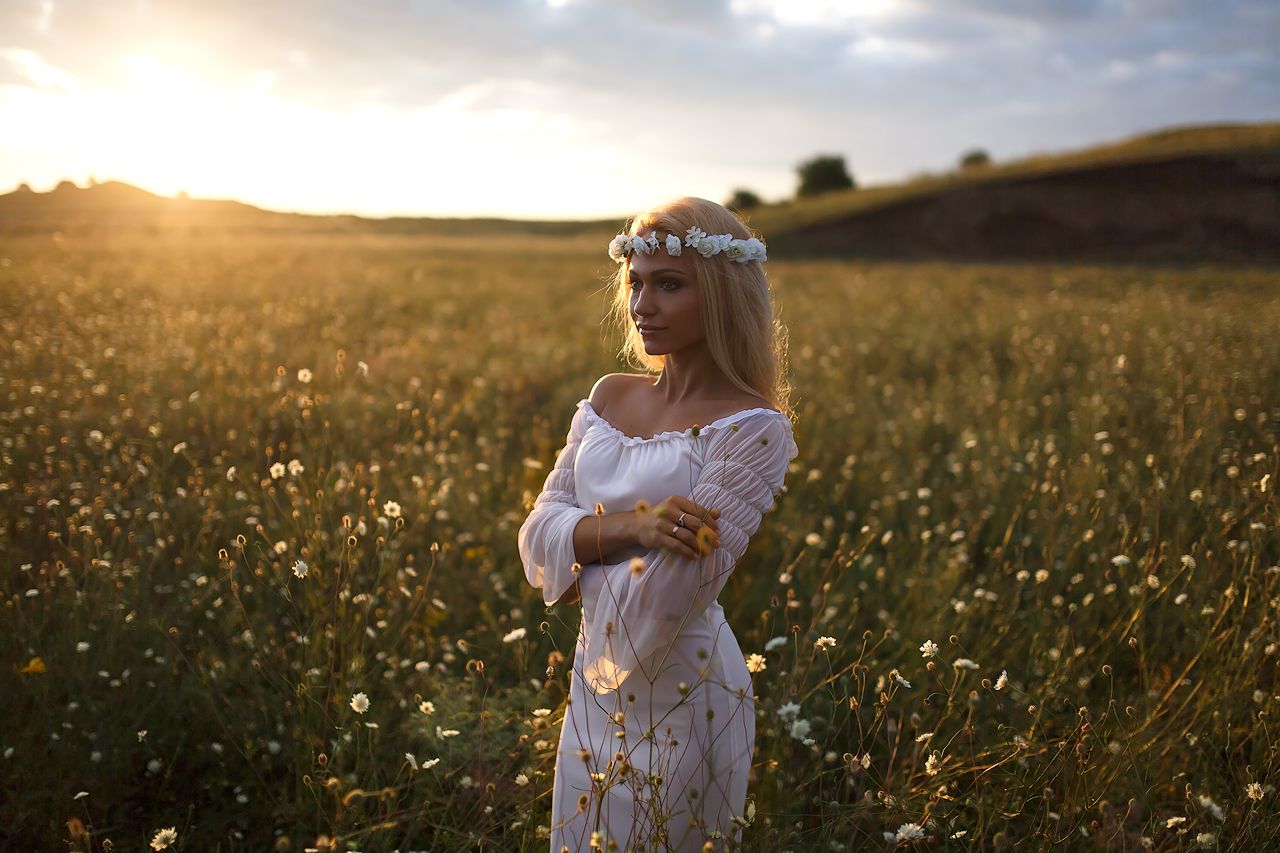 Girls in Slavic costumes in Funafuchi