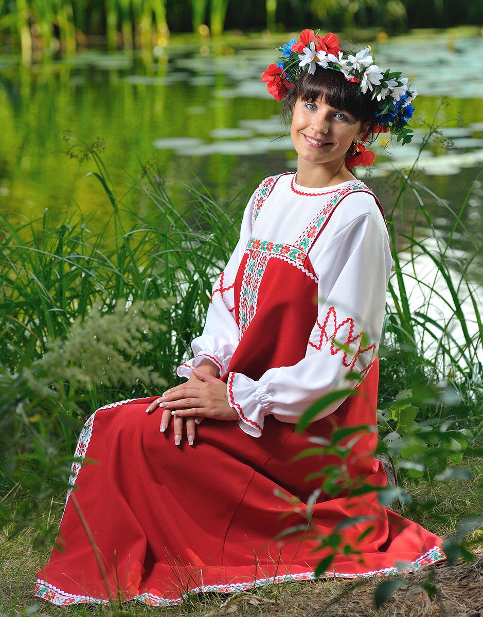 Beautiful girl Girls in Slavic costumes in Funafuchi