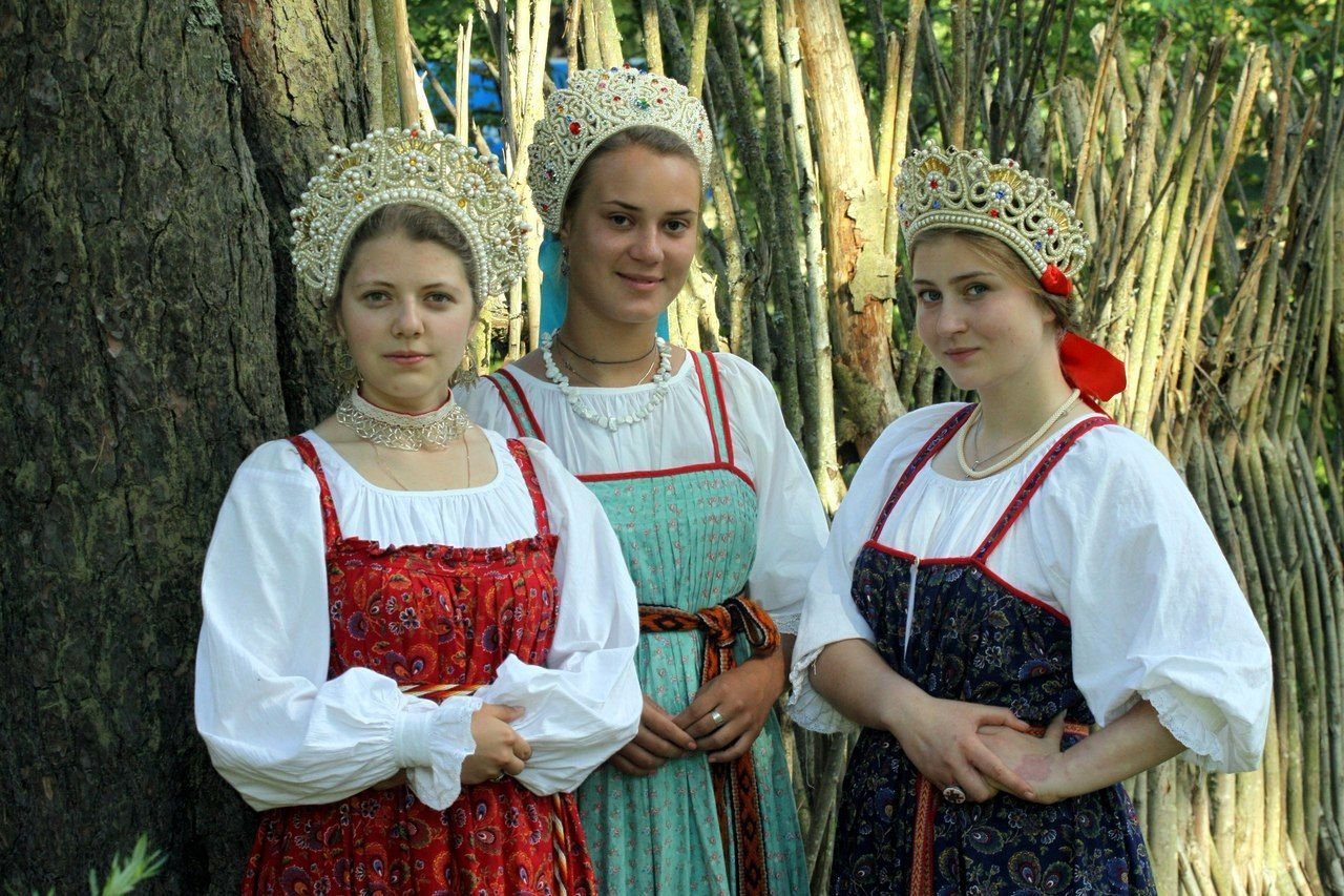 Sexy model Girls in Slavic costumes in Funafuchi