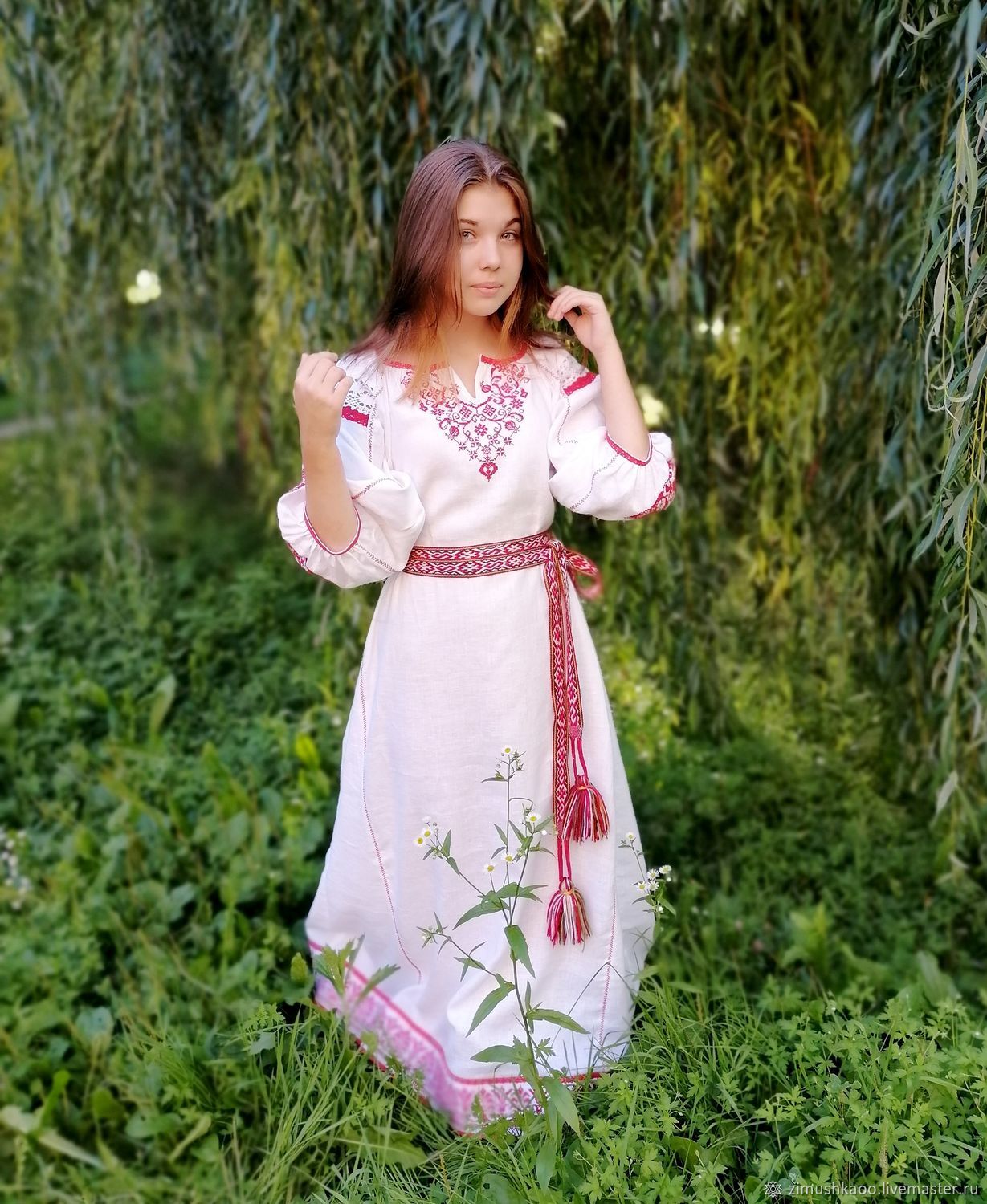Girl Girls in Slavic costumes in Funafuchi