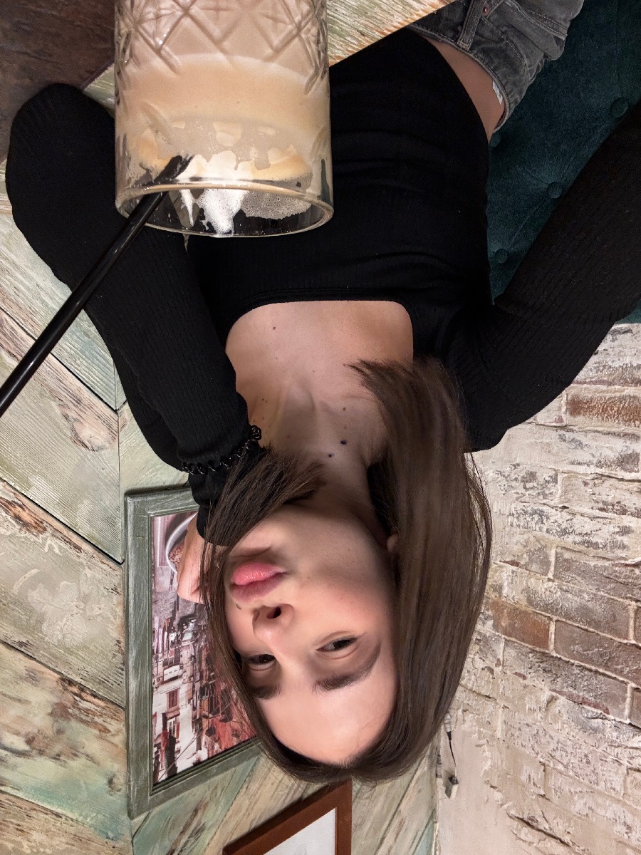 Fresh photos, fresh mood — Tina online in Funafuchi